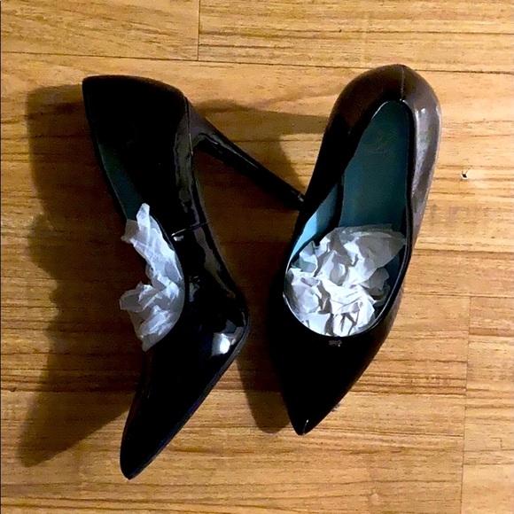 This beautiful Delicious 4 inch heel shoe as been worn once. In original box. - Picture 3 of 3